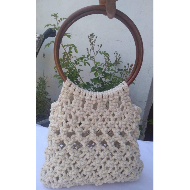 Cartera tejida en macrame