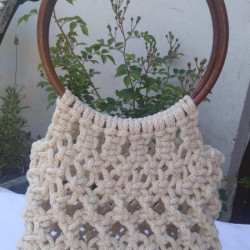 Cartera tejida en macrame