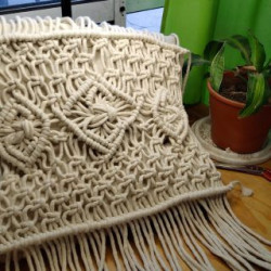 ALMOHADON TEJIDO MACRAME